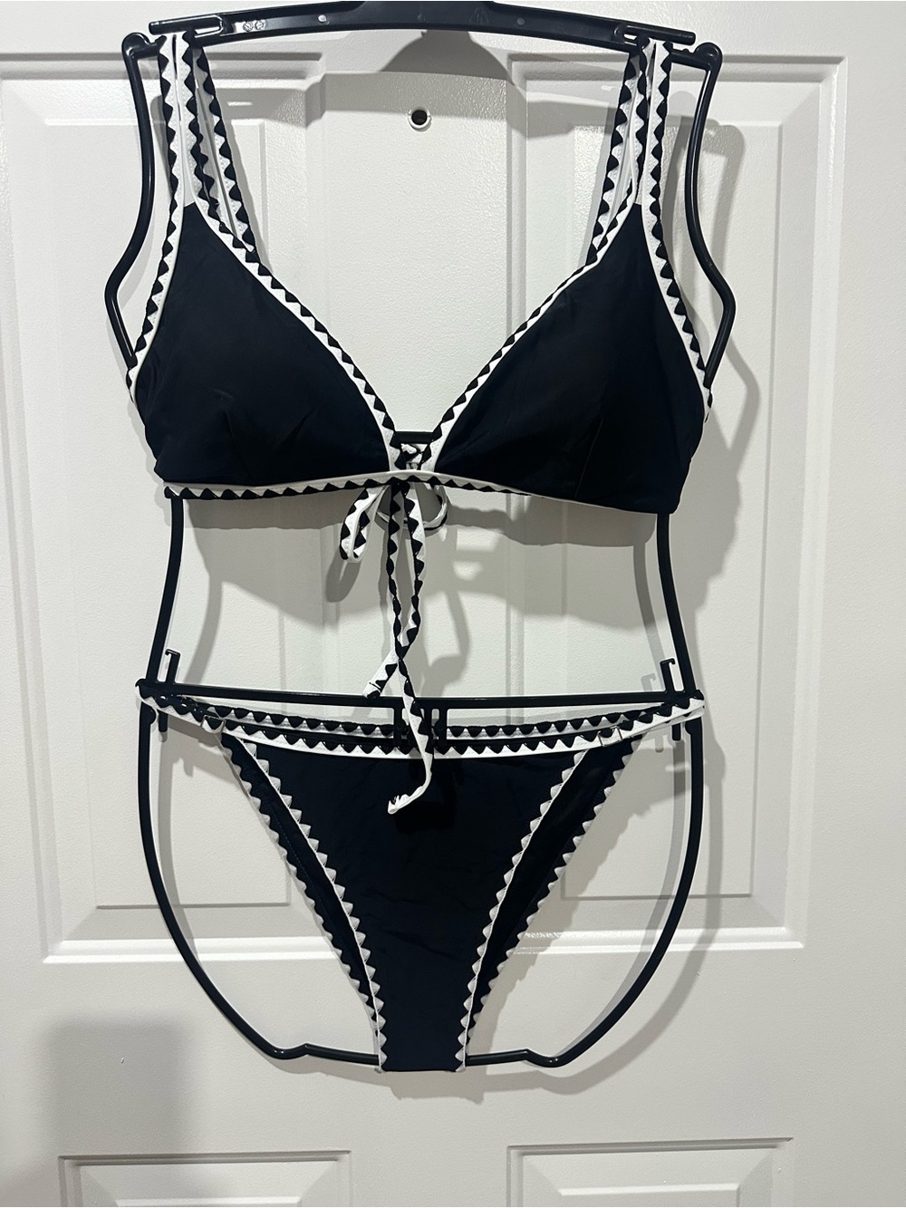 Amazon Essentials Black and White Triangle Bikini Set size xl